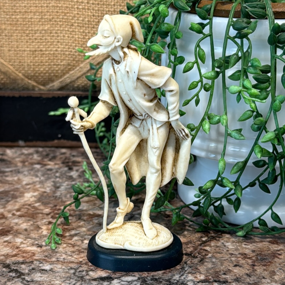 Vintage Depose figurine